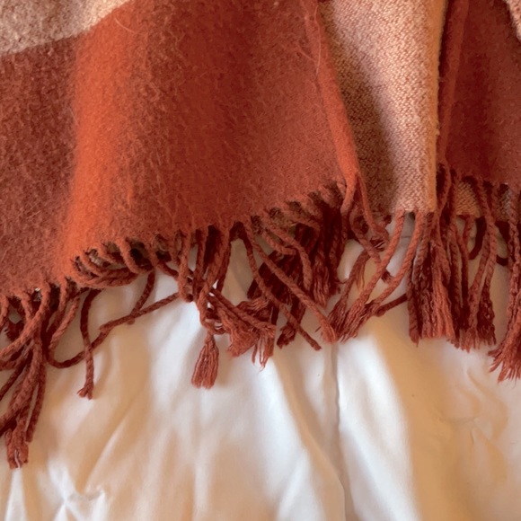 Bohemian Burnt Orange American Eagle Poncho Jacket with Fringe One Size - Picture 3 of 4